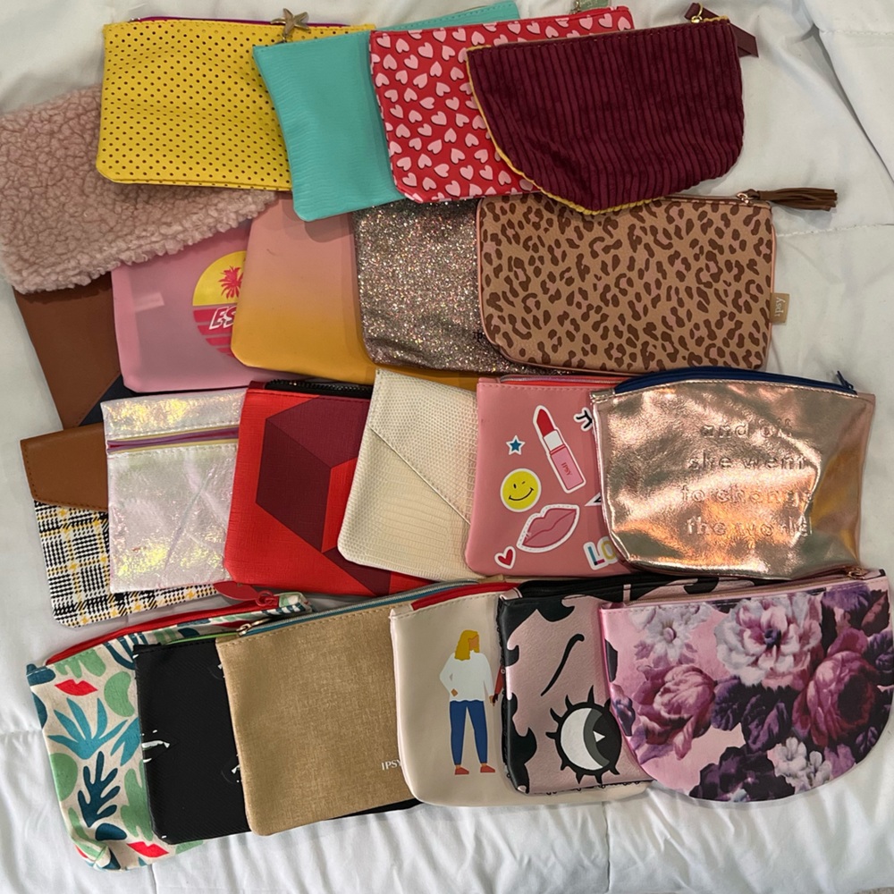 Cute makeup bags. All never used. 25 total!!